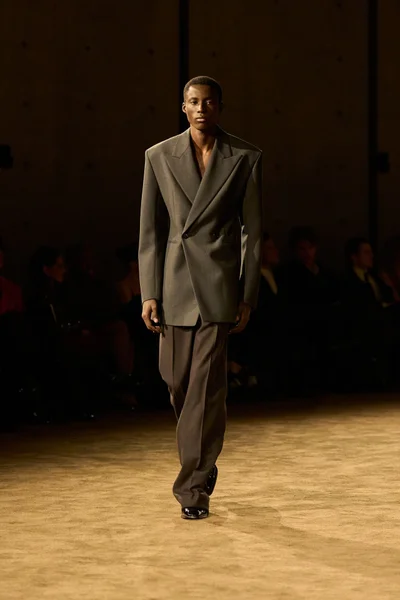 Look 18